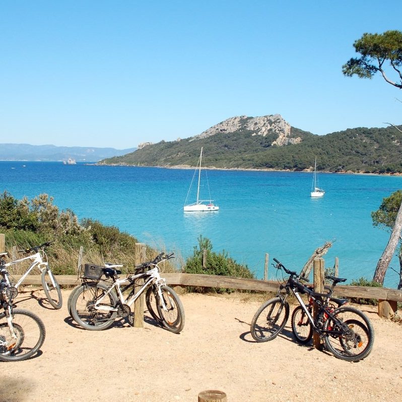 Ballade à vélos plages de Porquerolles par le Clos des Galéjades location appartement de vacances Porquerolles