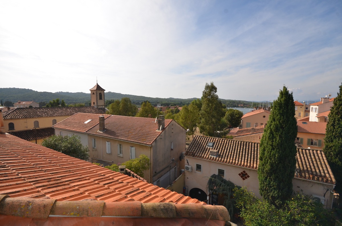 Studio à louer porquerolles toit terrasse clos des galéjades